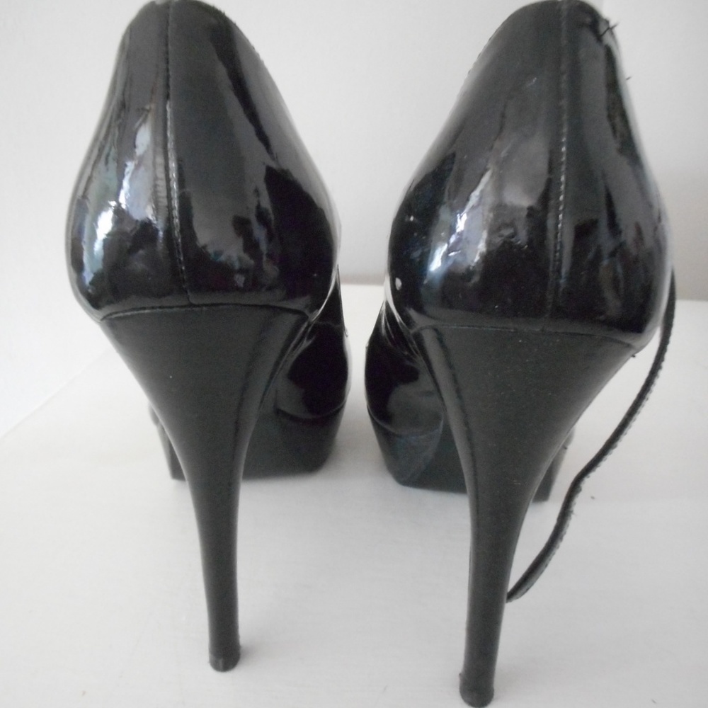 Guess open toe 4.5" heel Black Patent Leather pump - Picture 3 of 8